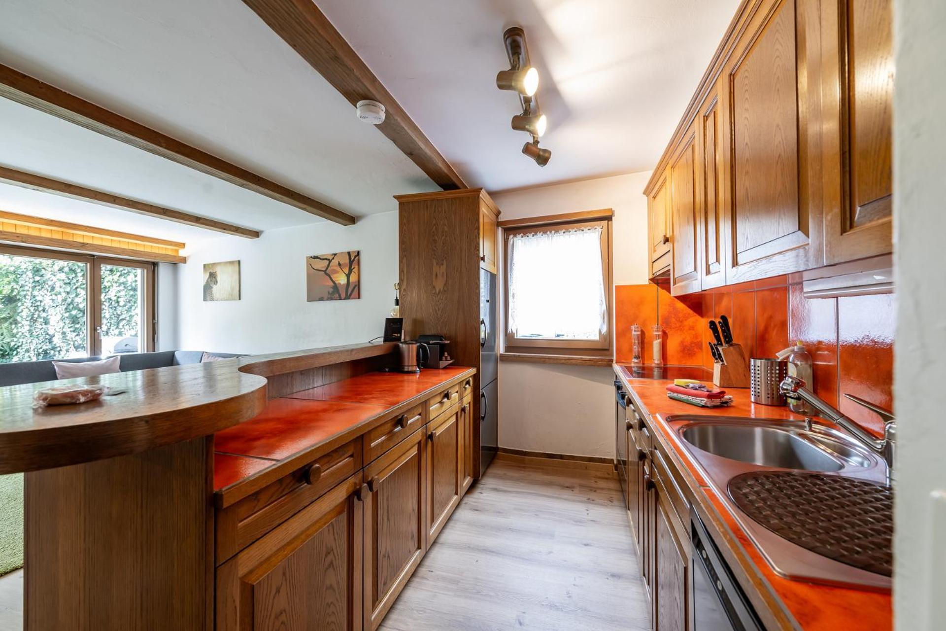 Half With Garden & Balcony - 2' To Bus Apartment