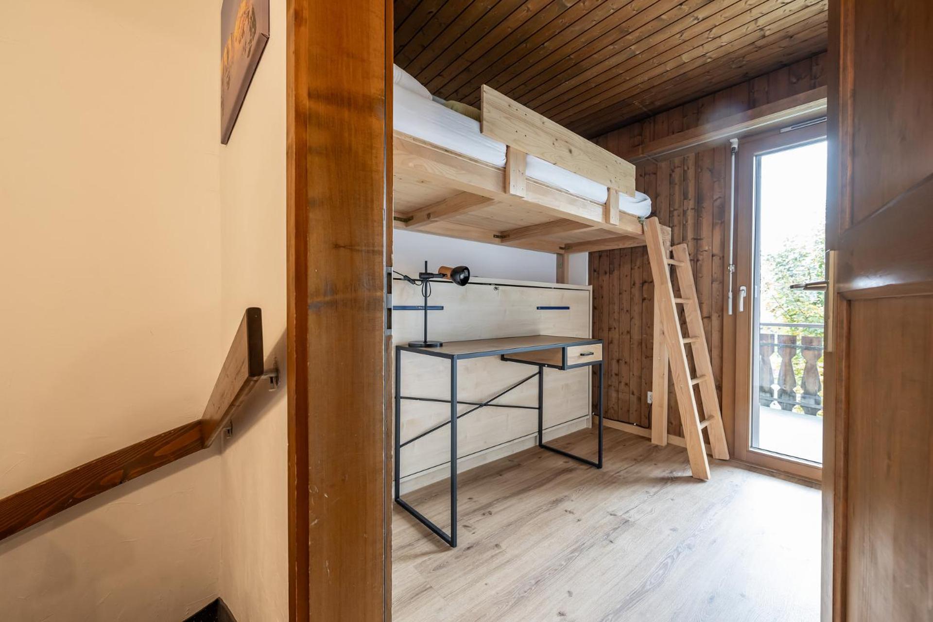 Half With Garden & Balcony - 2' To Bus *