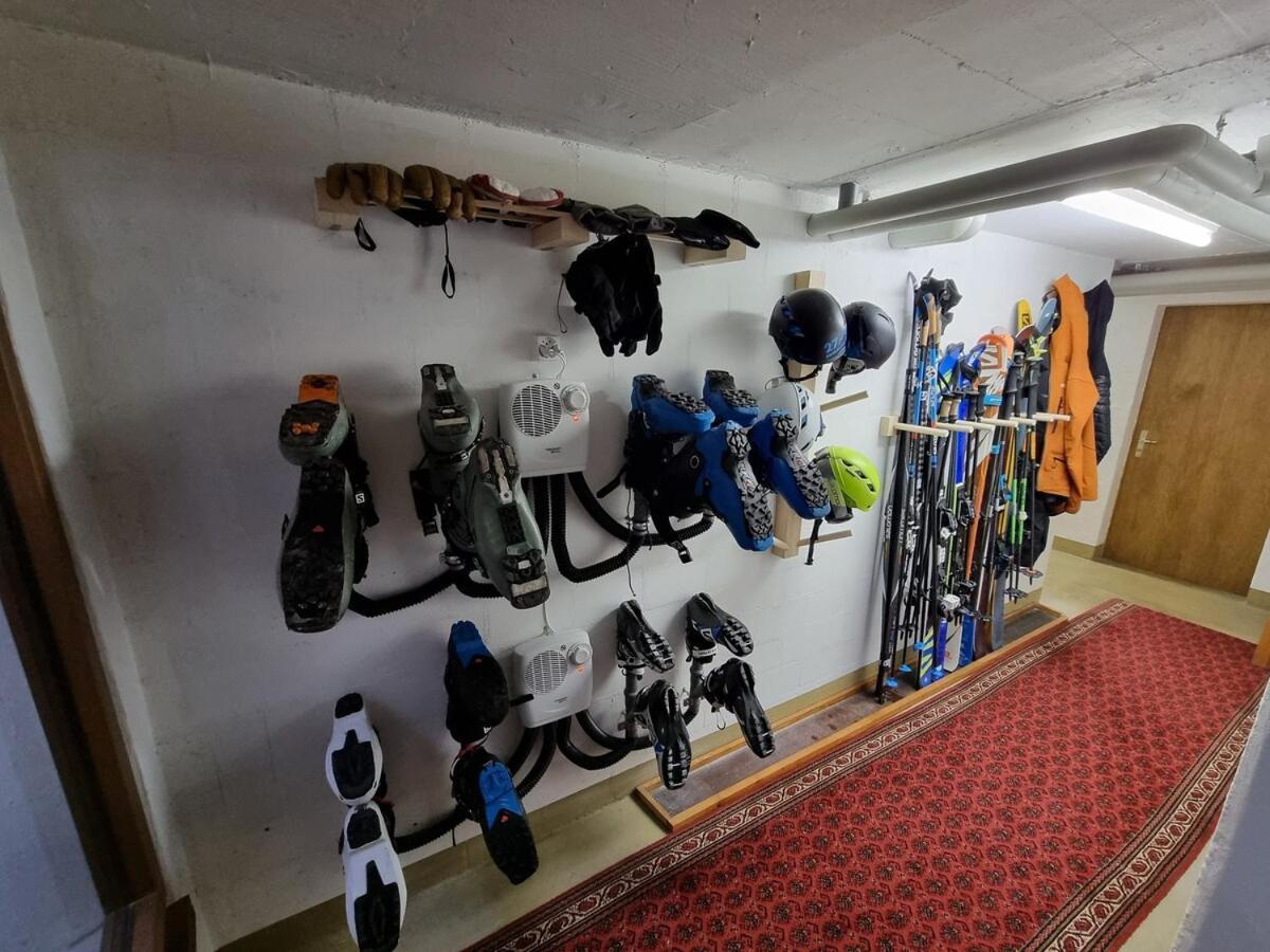 Half With Garden & Balcony - 2' To Bus Apartment Laax