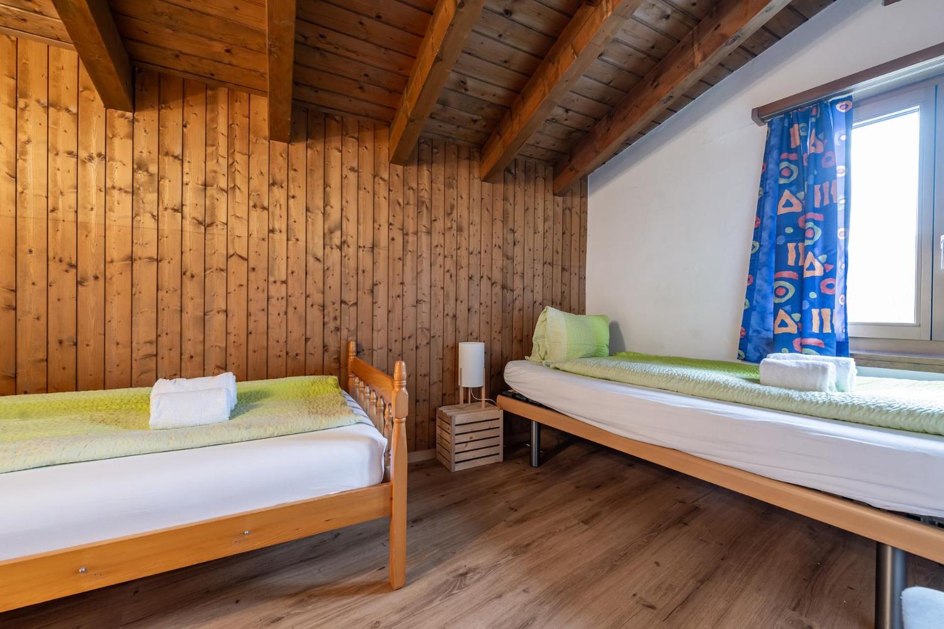 Half With Garden & Balcony - 2' To Bus Appartement *